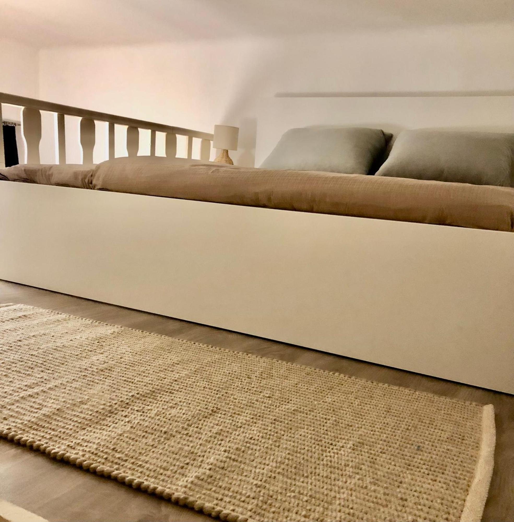 Rose Apartmann *