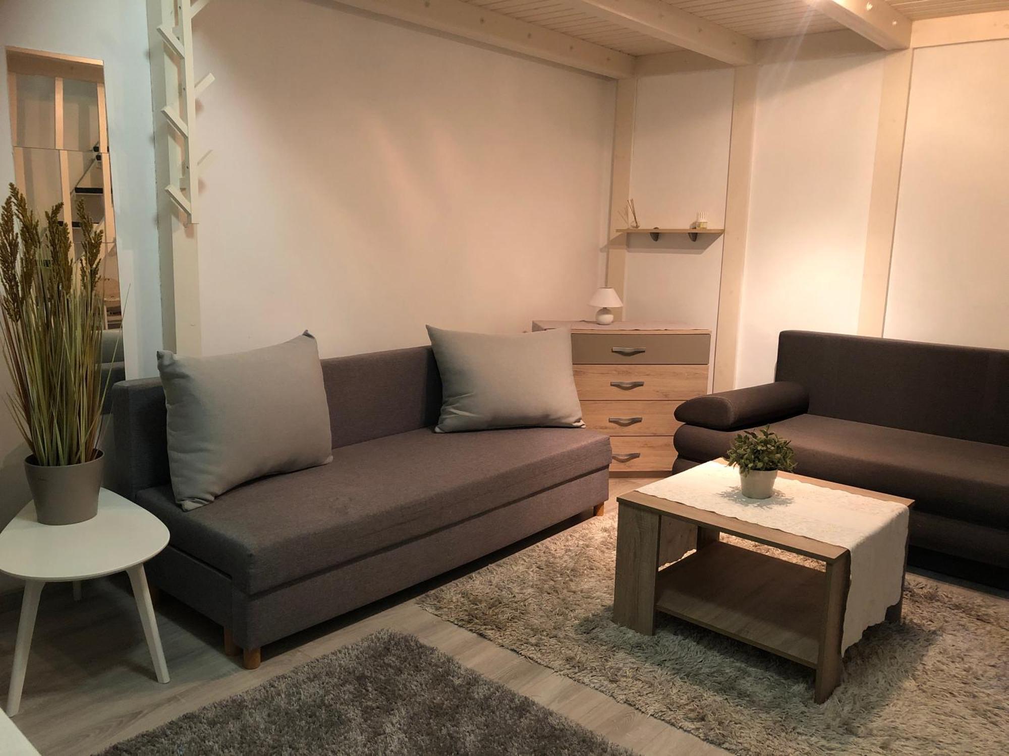 Rose Apartmann *